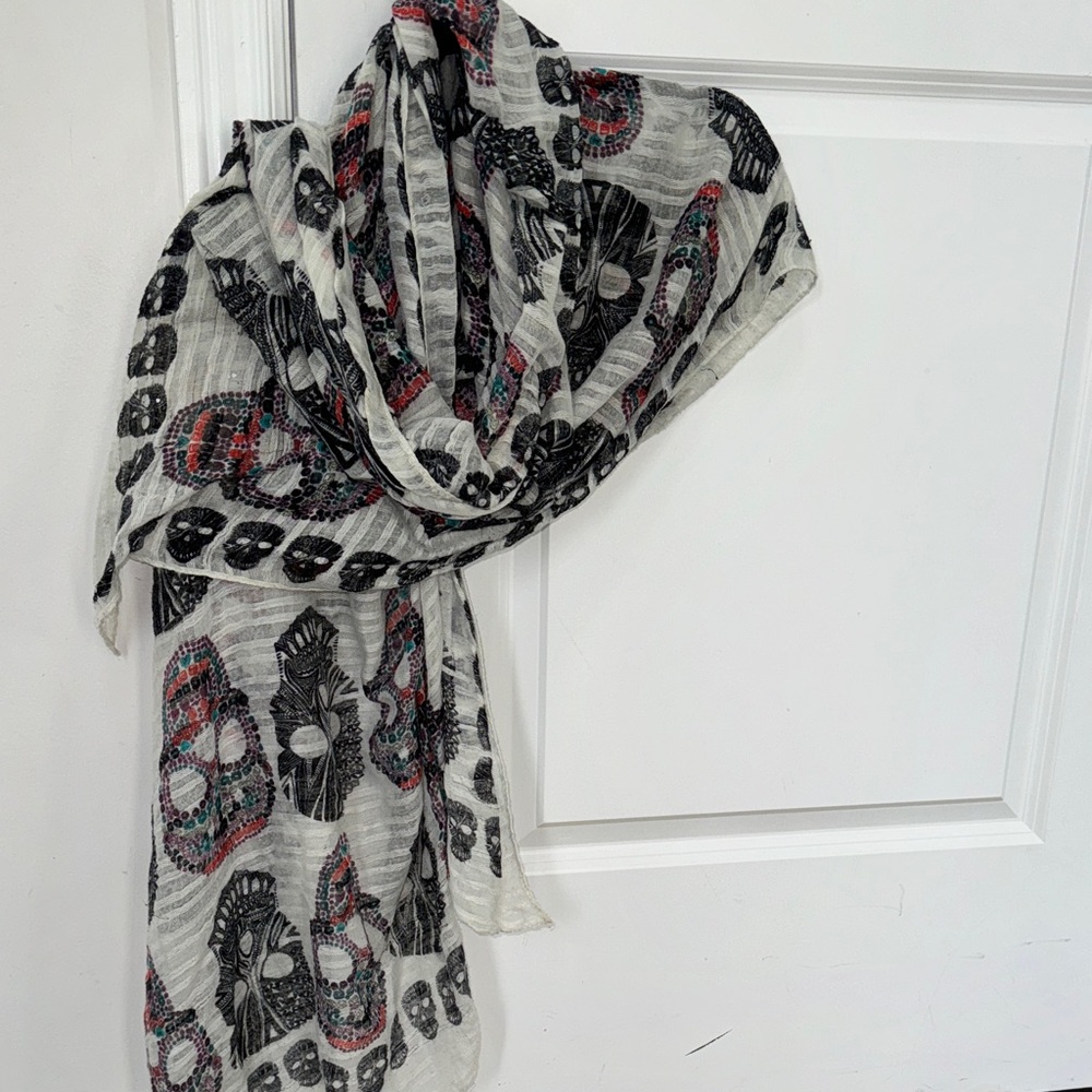 Skull Patterned Scarf - Picture 2 of 5
